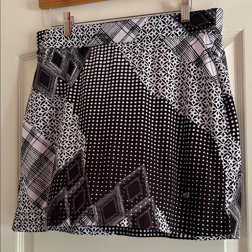 Stylish Black and White Patterned Skirt